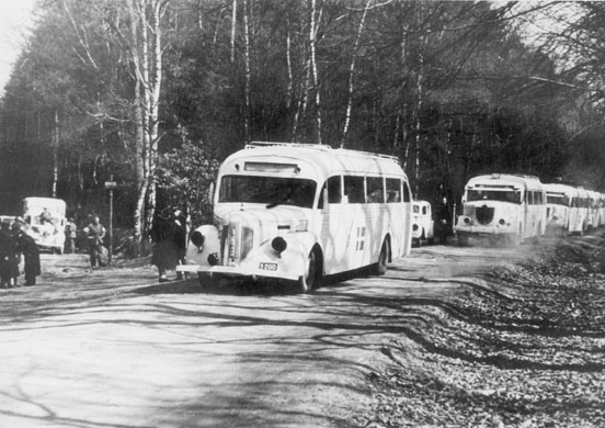 Swedsche Busse to Reddung vun KZ-Häftlinge. Bild: Wikimedia Commons