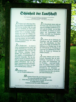Uttöög ut de "Theorie der Gartenkunst" an Hirschfelds Gedenksteen in Kirchnüchel