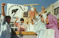 afghaansche Fruuns demonstreert för Gerechtigkeit